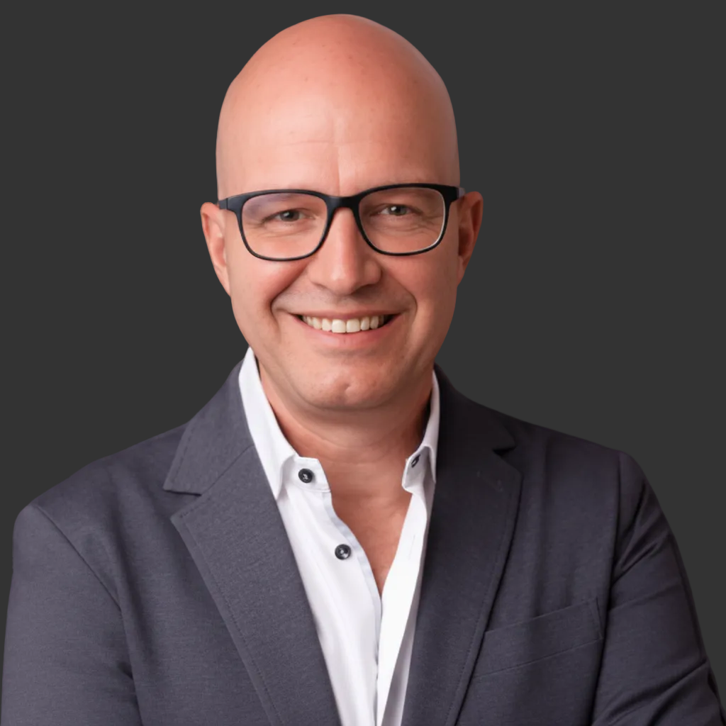 Micheal Schmid by Frag-Maria | Chatbot - Voicebot - Facebot Avatar - digitale Mitarbeiterin